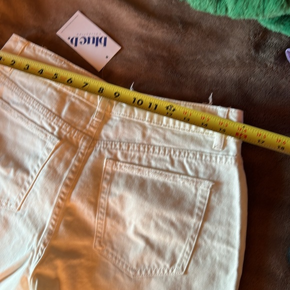 New white shorts - Picture 7 of 7